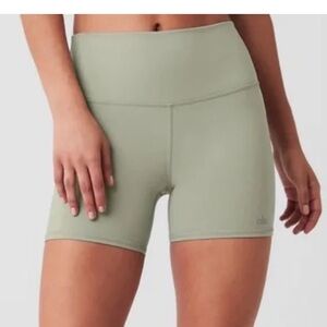 ALO Yoga Women's Khaki High-Waist Shorts
